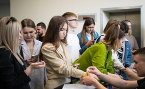 Сотни молодых людей узнали в ГПНТБ СО РАН о построении карьеры