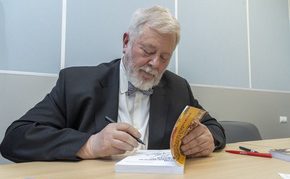 Книга журналиста-международника представлена в ГПНТБ СО РАН